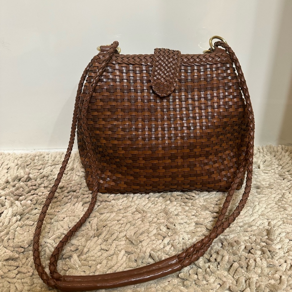 Vintage 90s Warren Reed crossbody woven faux leather bucket purse.